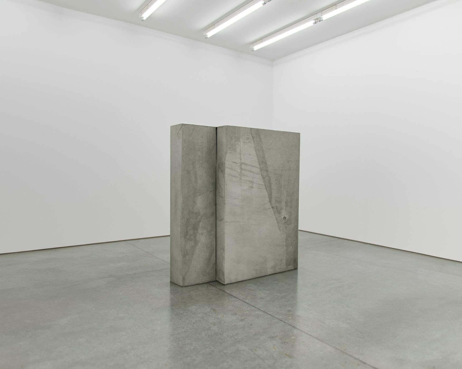 Passer by, Erris Huigens at FORM