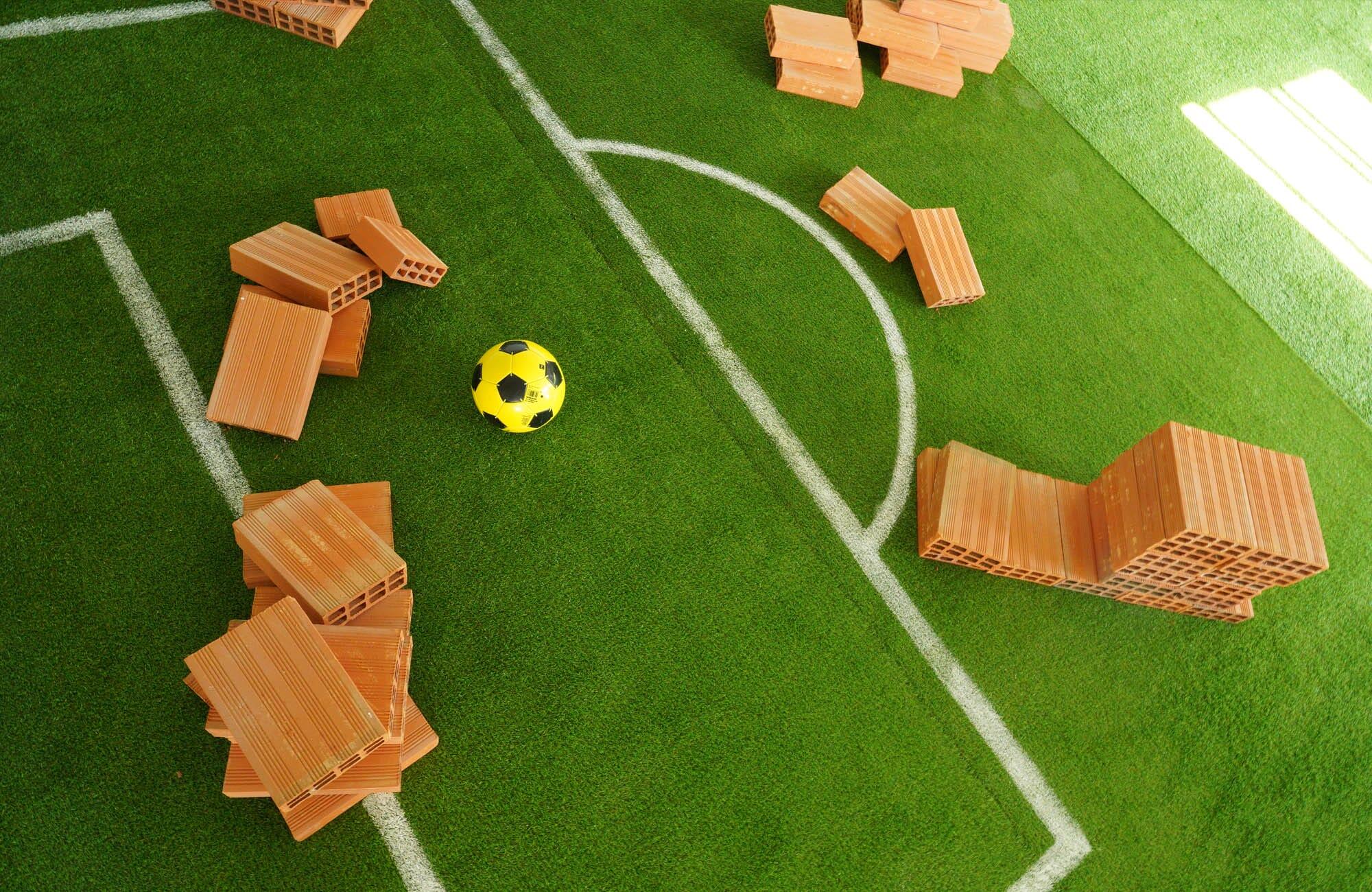 Mohseni, Mina, A Mass Sporting Event, Mono Lisboa. light design by Maotik